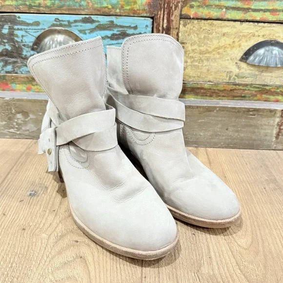 UGG Australia Elora Leather 1019148 Taupe Ankle Booties Women's Size‎ 7 Suede - Picture 2 of 6